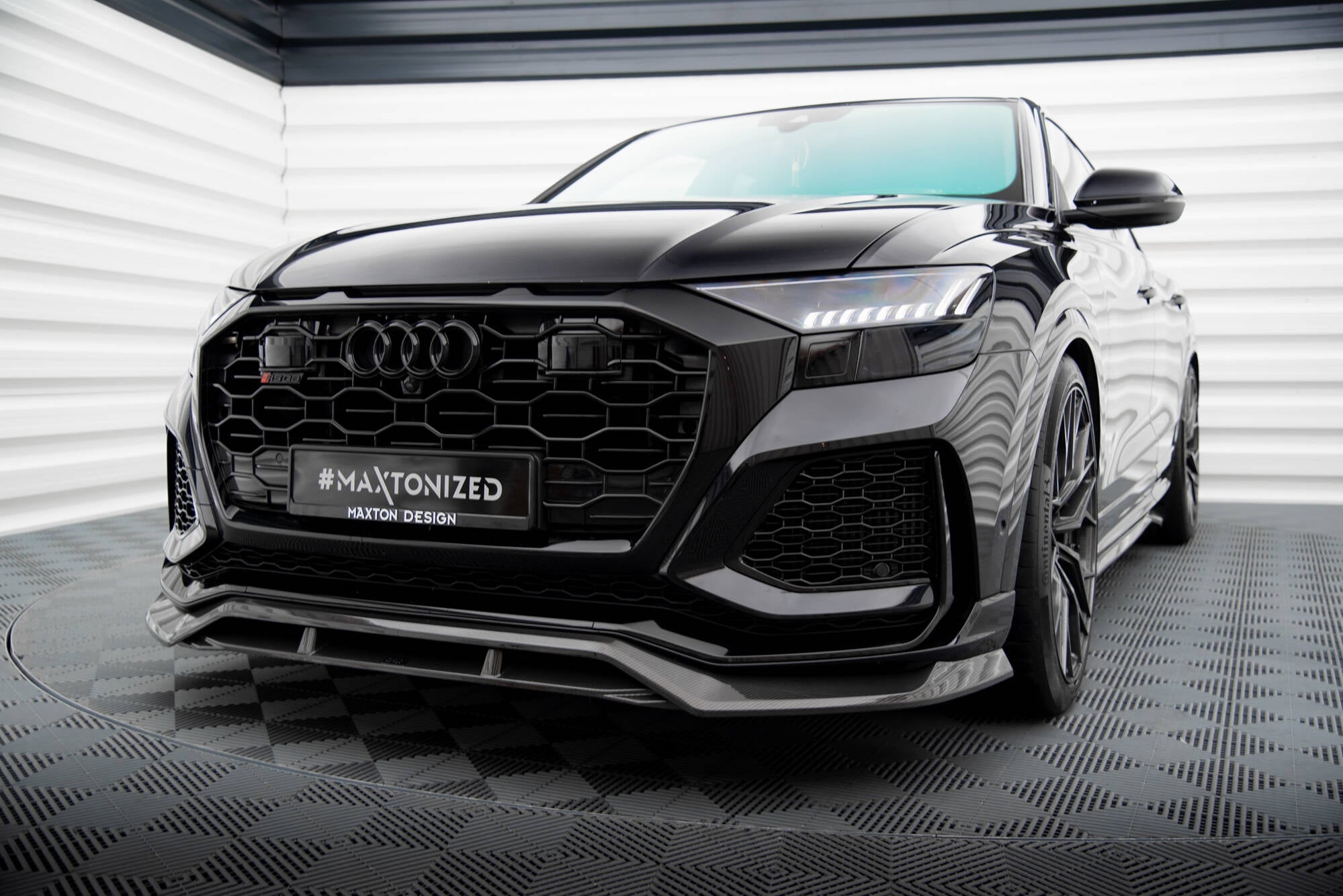 Maxton Carbon Fiber Front Splitter Audi RSQ8