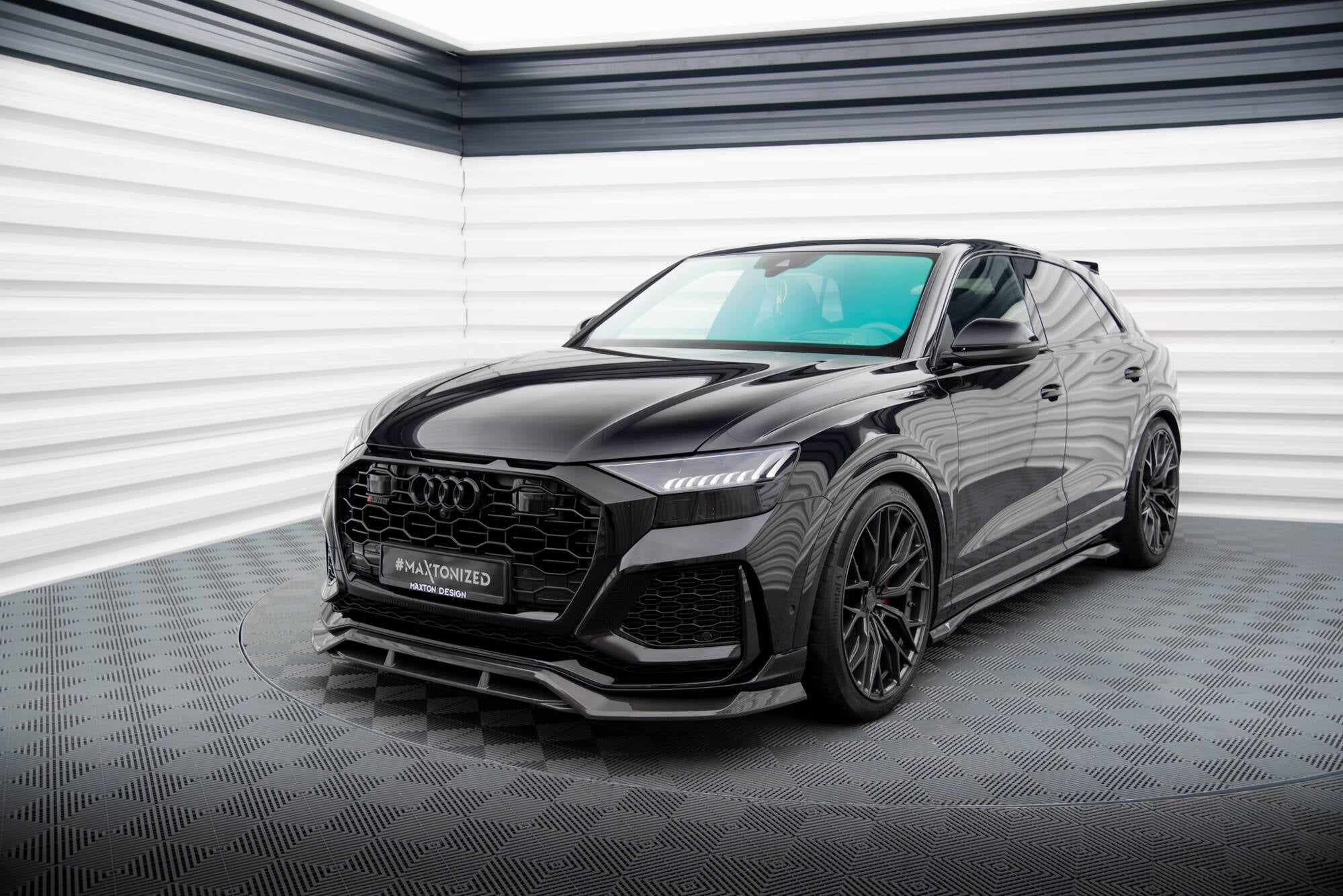 Maxton Carbon Fiber Front Splitter Audi RSQ8