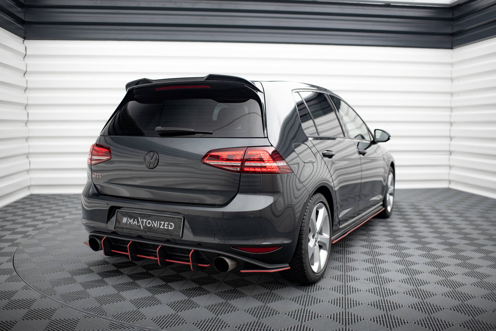 Maxton Design Spoiler Cap 3D Volkswagen Golf R / R-Line / GTI Mk7