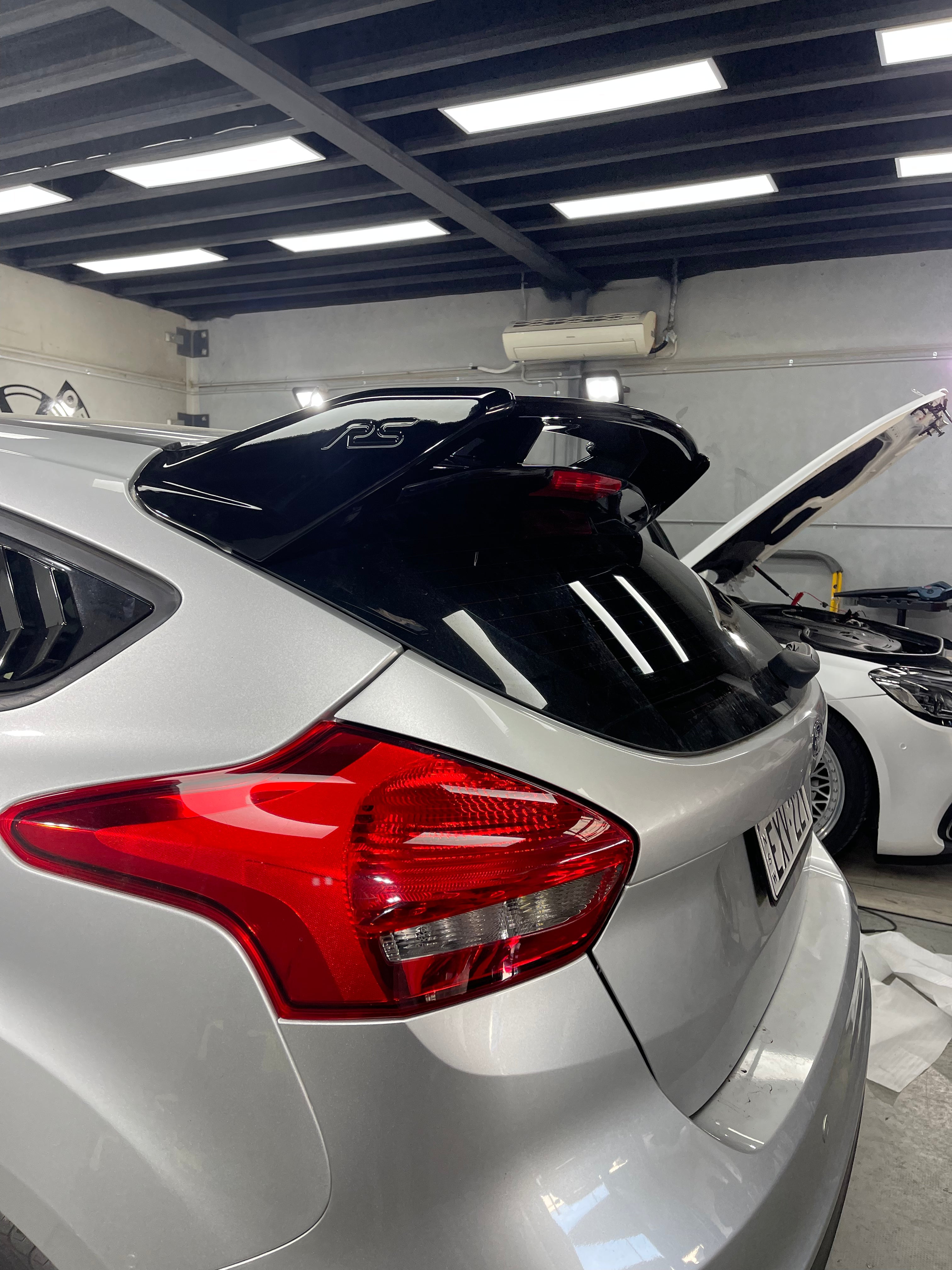 Ford Focus Hatchback LZ LW RS Style ABS Spoiler (Gloss Black)