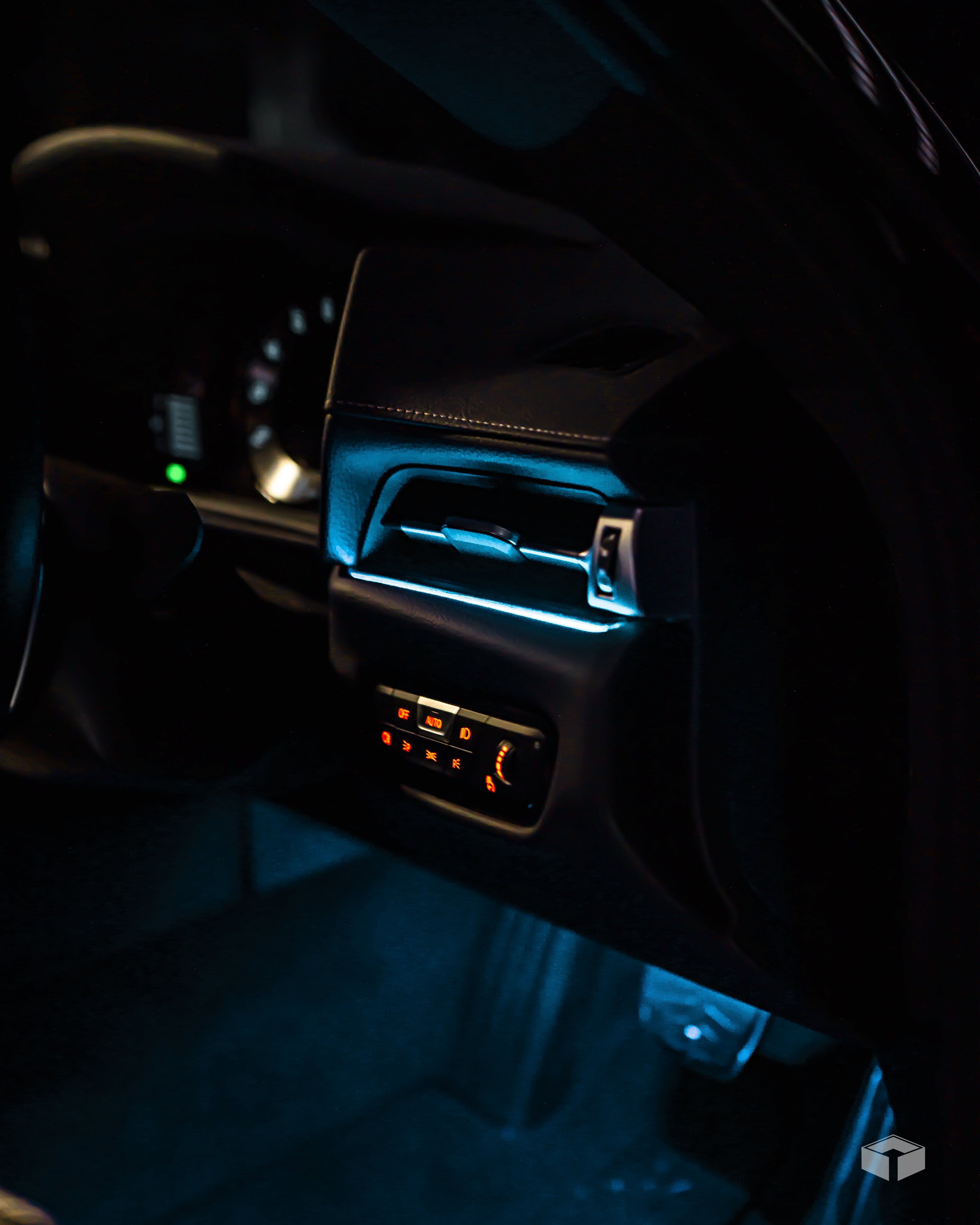 CAR INTERIOR AMBIENCE+ : RGB FLOW AMBIENT LIGHTING KIT