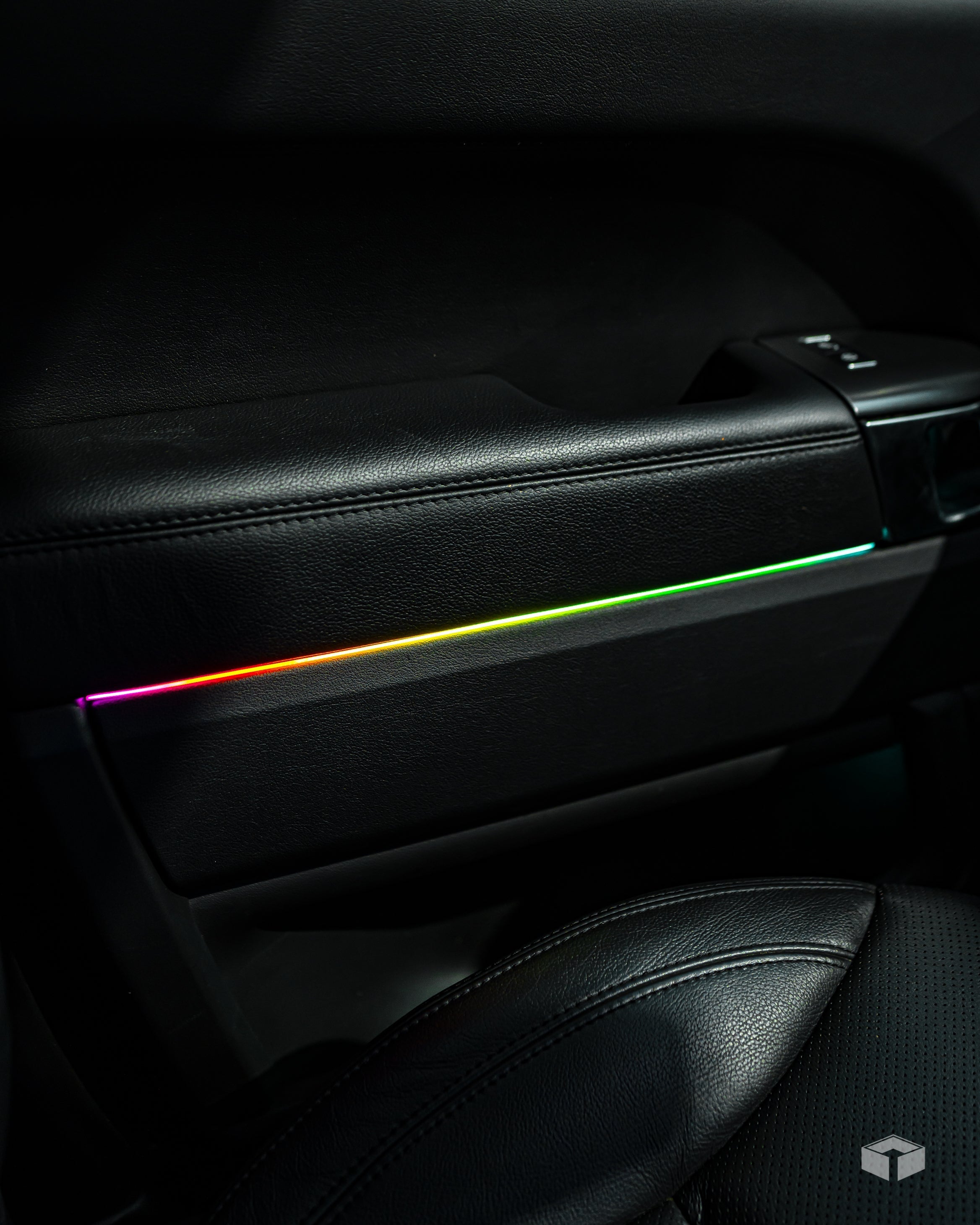 CAR INTERIOR AMBIENCE+ : RGB FLOW AMBIENT LIGHTING KIT