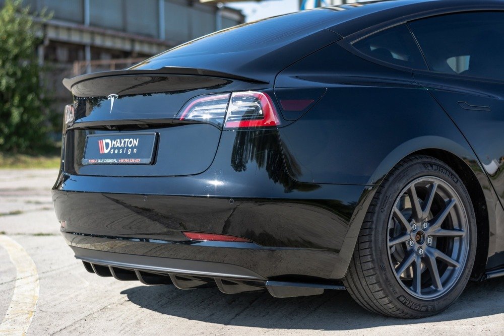 Maxton Design Rear Valance Diffuser V.1 Tesla Model 3